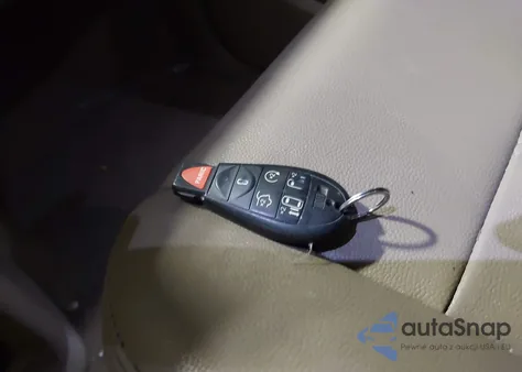 2014 Chrysler Town & Country Touring из США, поврежденный, VIN 2C4RC1BGXER216238